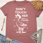Mauve cotton t-shirt with a goose in a cowboy hat and boots, "Don't Touch Her Tools" graphic. Women's funny woodworking graphic tee shirt for female woodworkers, makers, and DIY builders — Sawdust & Ponytails